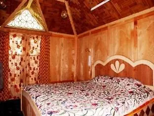 Peace Of Mind Group Of Houseboat Hotel Srinagar  Botel Srinagar (Jammu and Kashmir)